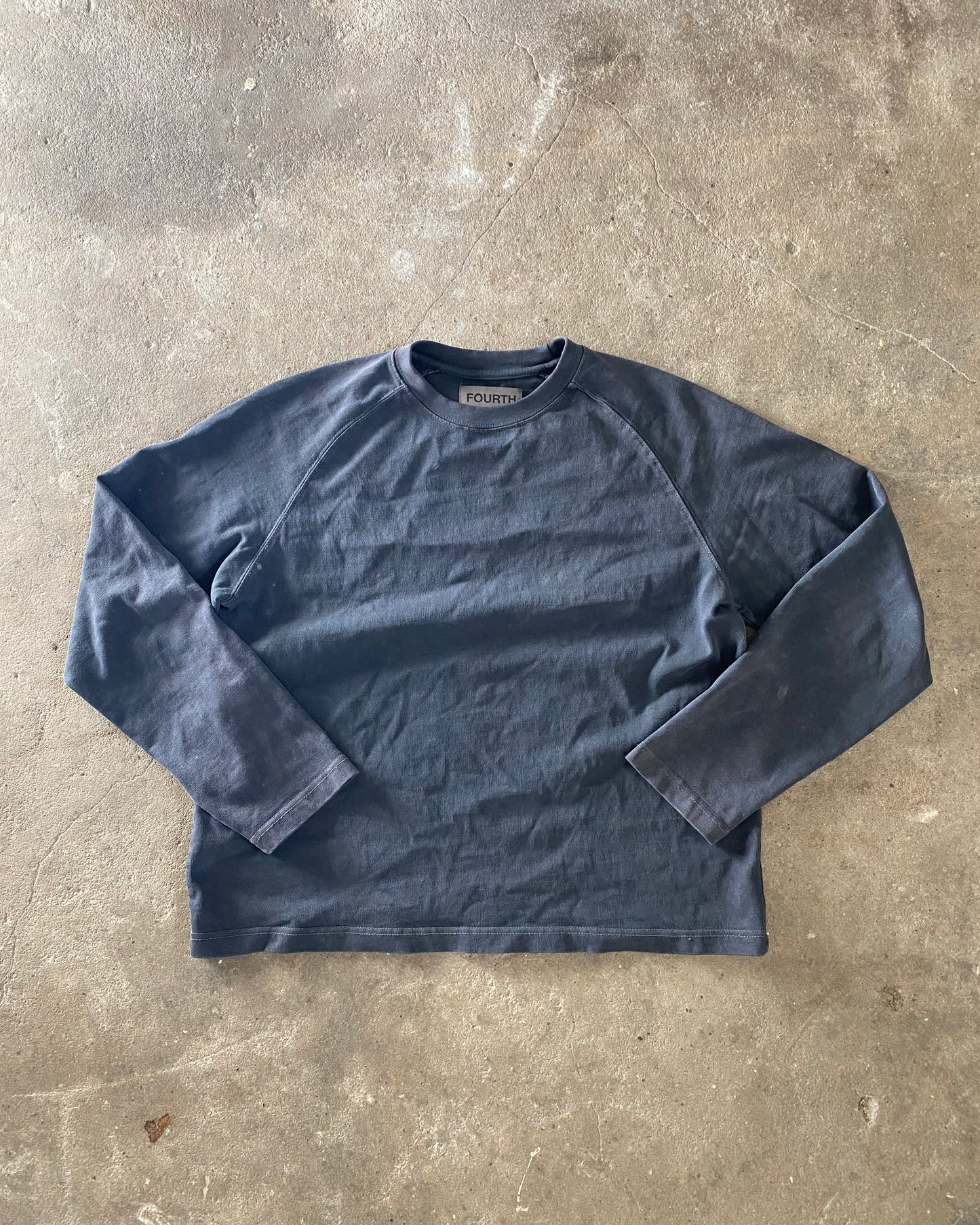 uniform t-shirt (longsleeve)— washed grey