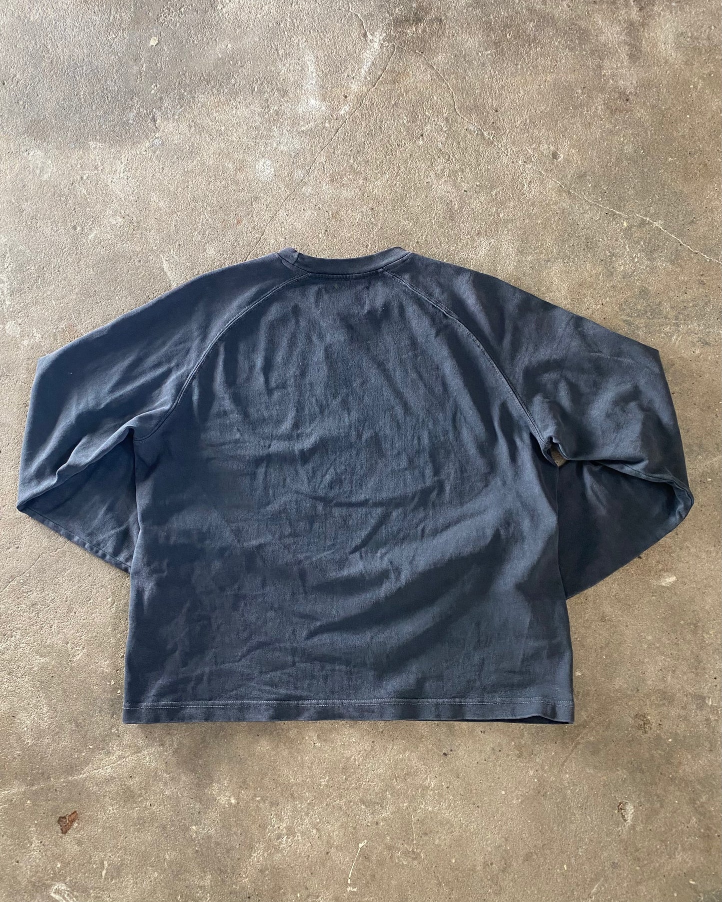 uniform t-shirt (longsleeve)— washed grey