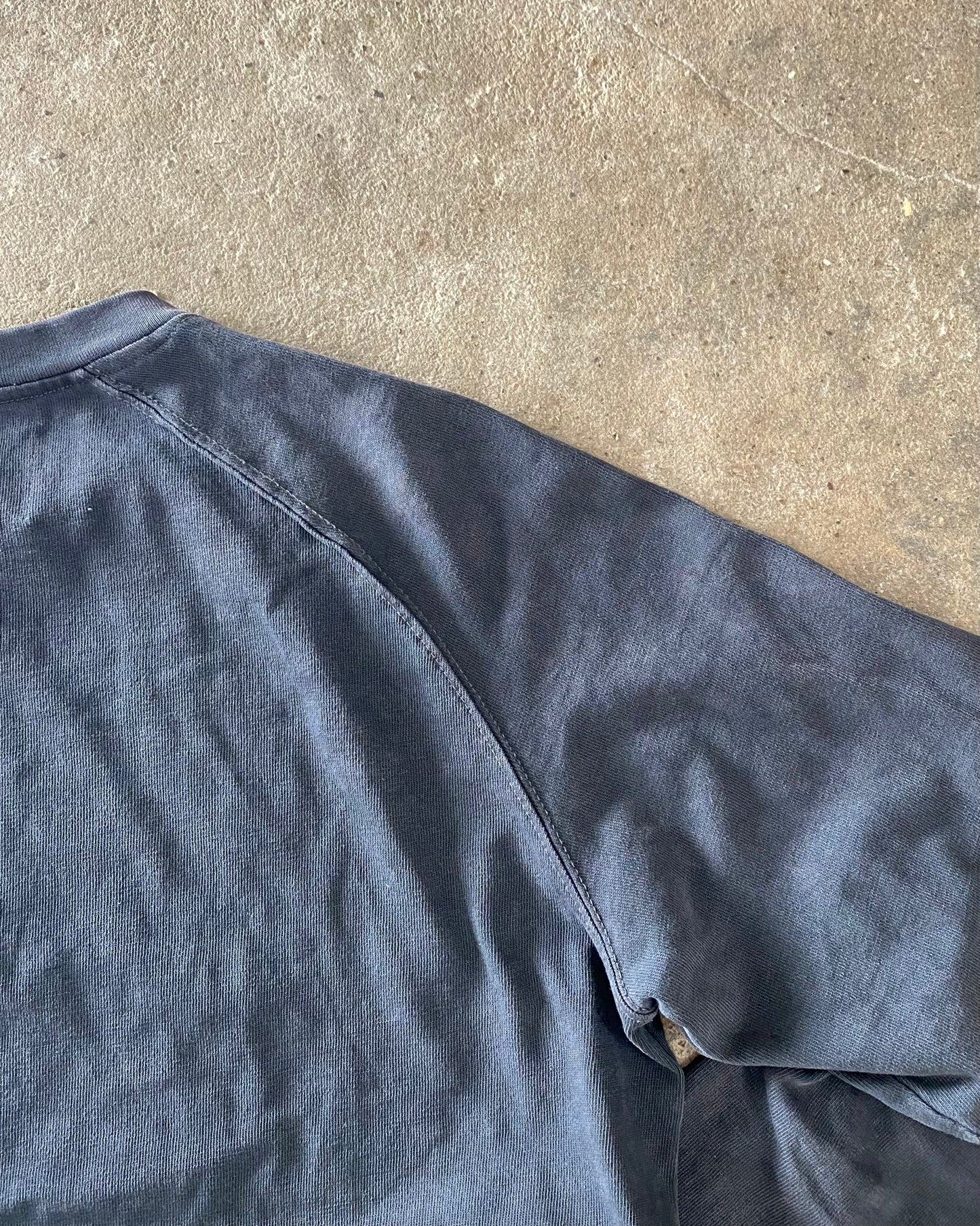 uniform t-shirt (longsleeve)— washed grey