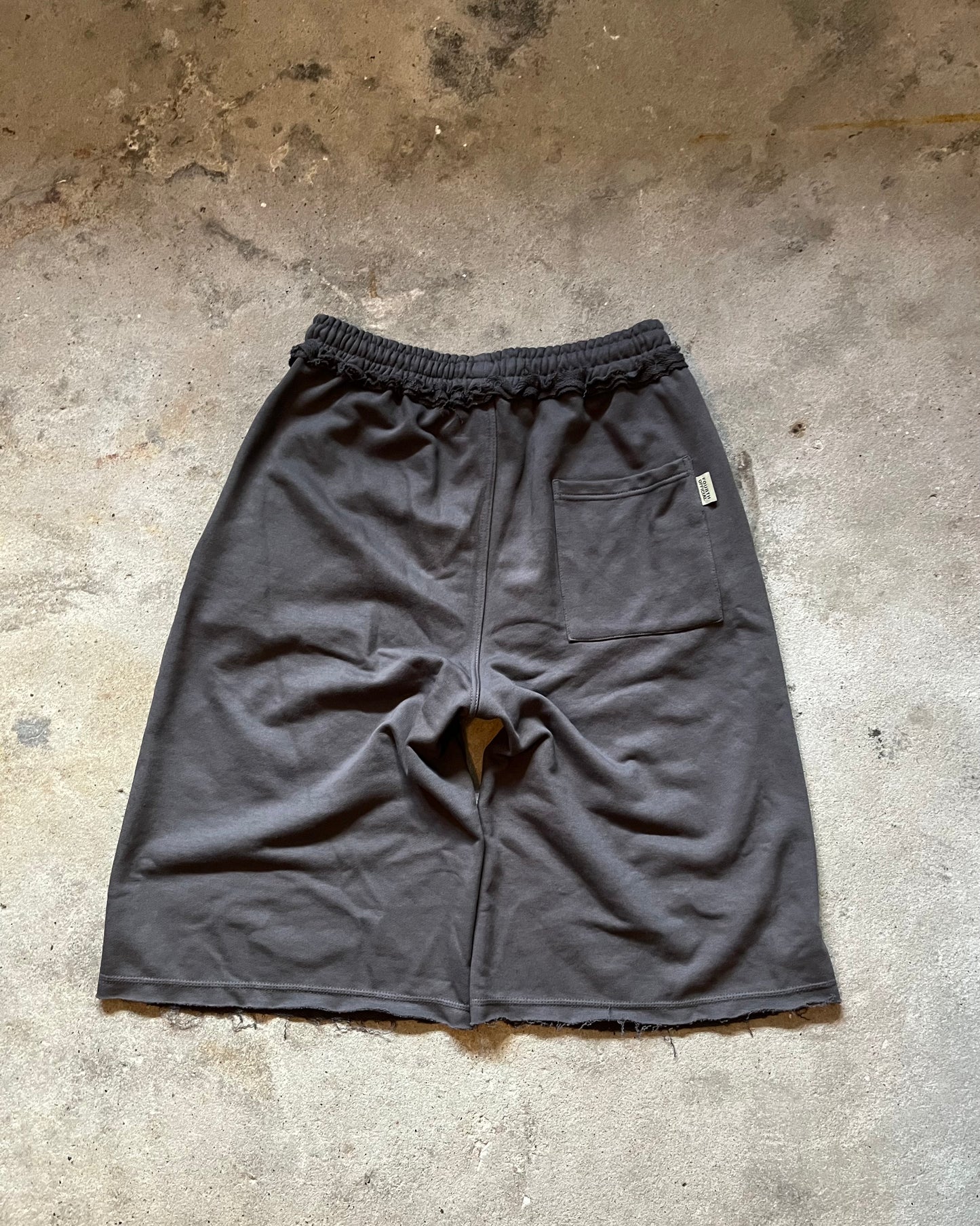 raymond long sweatshorts — dark grey